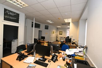 17-19 Leslie St, Blairgowrie to rent Interior Photo- Image 2 of 3