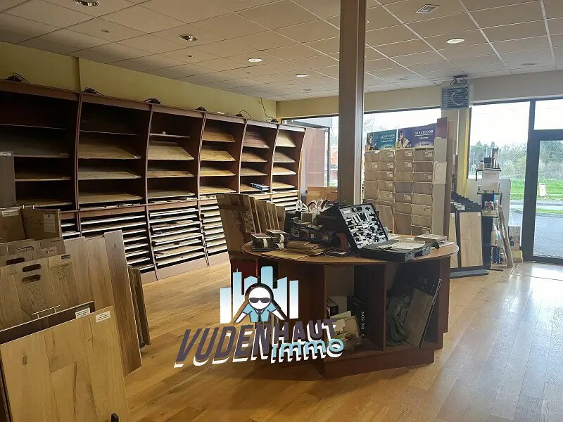 Retail in Toulouse to rent Interior Photo- Image 1 of 10