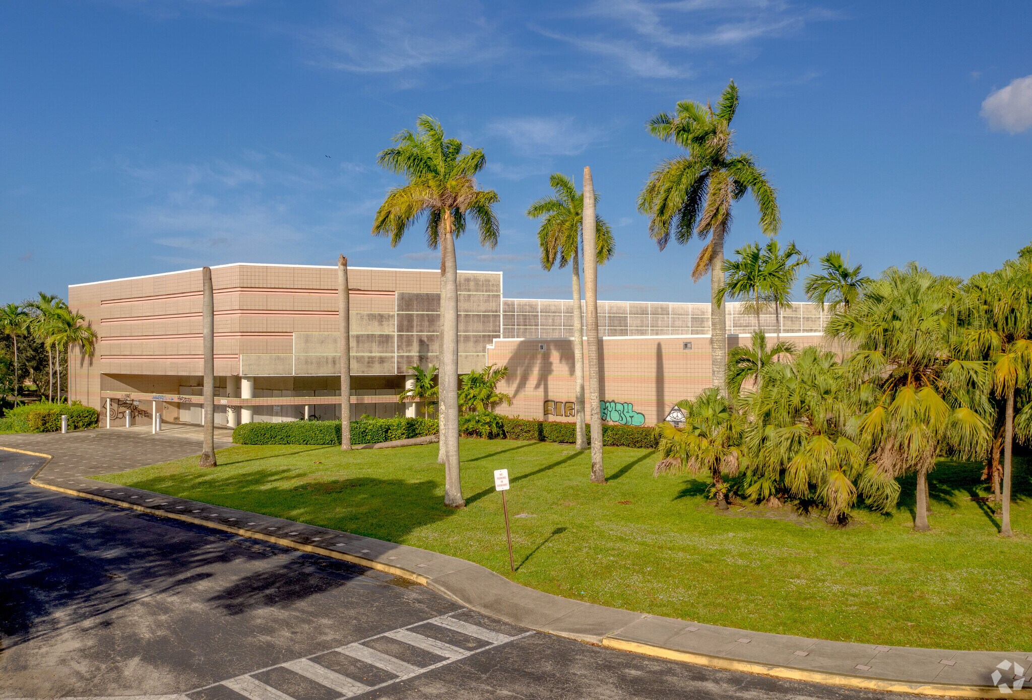 8601 W Sunrise Blvd, Plantation, FL for sale Primary Photo- Image 1 of 1