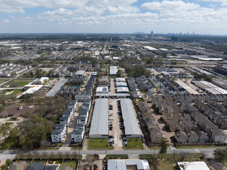 1330 Sherwood Forest St, Houston, TX for rent - Building Photo - Image 3 of 42