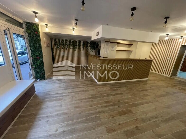 Retail in Saint-Maurice to rent - Interior Photo - Image 2 of 11