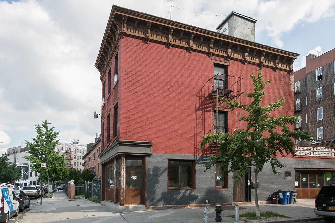 402 Hooper St, Brooklyn 11211