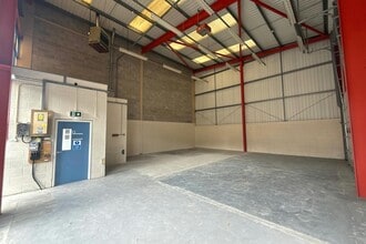 Woodside Rd, Swindon to rent Interior Photo- Image 1 of 2