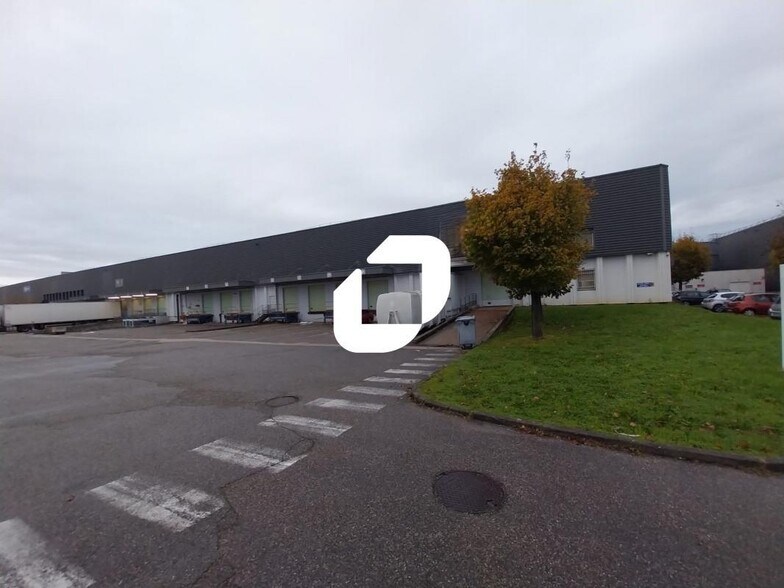 Industrial in Vénissieux to rent - Building Photo - Image 3 of 16