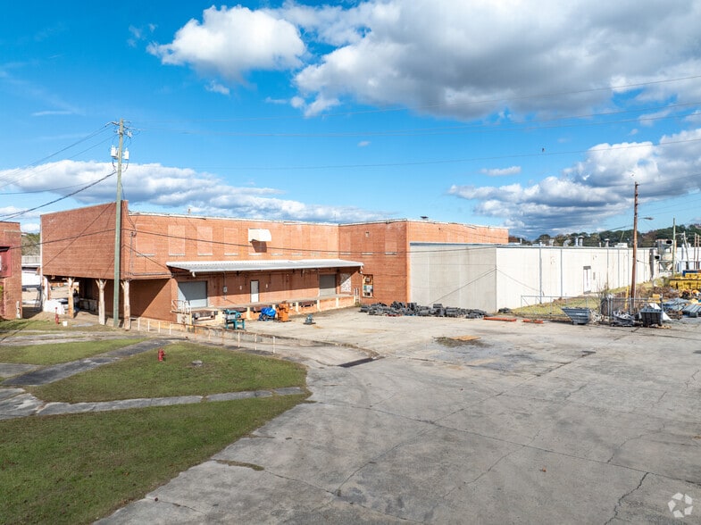 300 Rogers St, Barnesville, GA to rent - Building Photo - Image 3 of 15