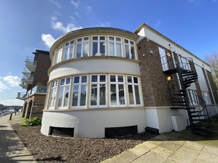 Lower Teddington Rd, Kingston Upon Thames to rent Building Photo- Image 1 of 8