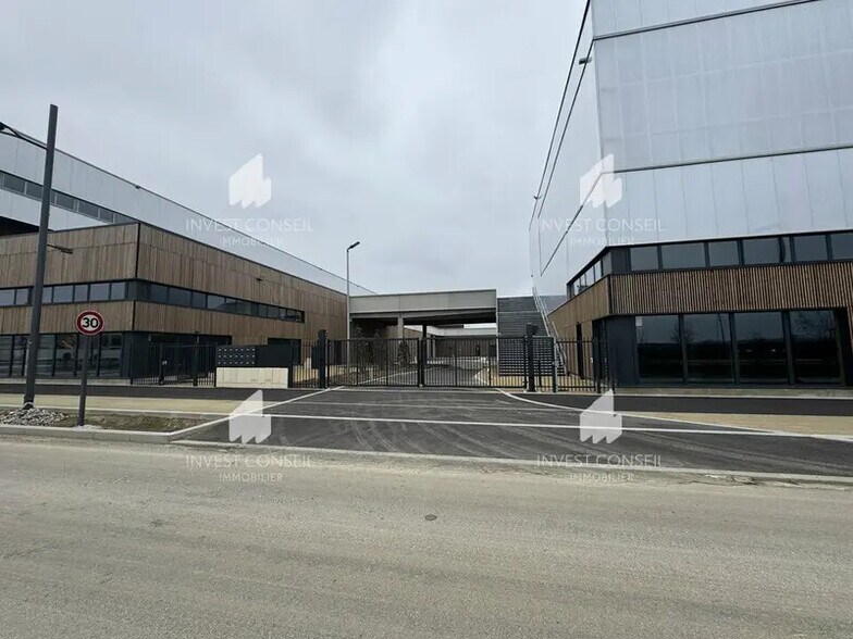212325 Rue Du Sausset, Tremblay-en-France to rent - Building Photo - Image 1 of 14