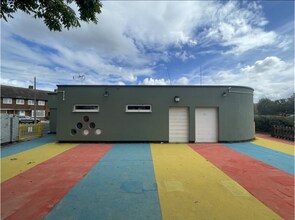 6 Edison Dr, Southall to rent Building Photo- Image 1 of 4