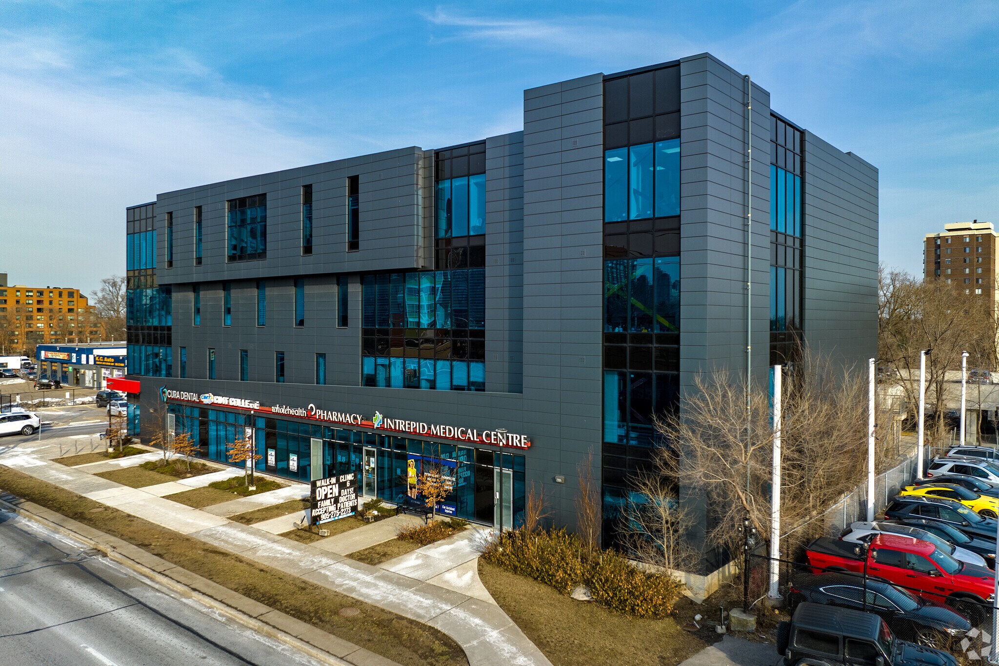 250 Dundas St W, Mississauga, ON for sale Primary Photo- Image 1 of 1