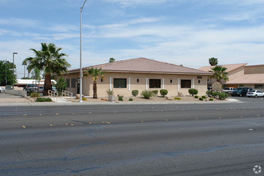 2020 E Desert Inn Rd, Las Vegas, NV for rent - Primary Photo - Image 1 of 32