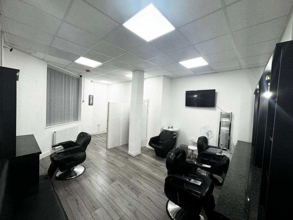 140-146 Dock Rd, Tilbury to rent Interior Photo- Image 1 of 6