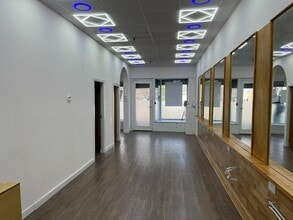 2-14 Possil Rd, Glasgow to rent Interior Photo- Image 2 of 7