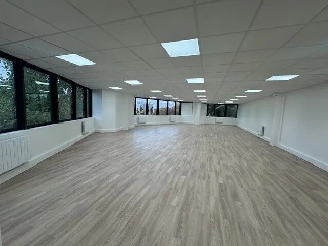 Office in Rosny-sous-Bois to rent - Building Photo - Image 1 of 11