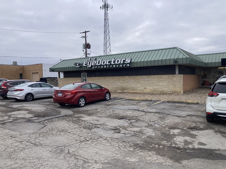 935 S Iowa St, Lawrence, KS for rent - Building Photo - Image 1 of 14