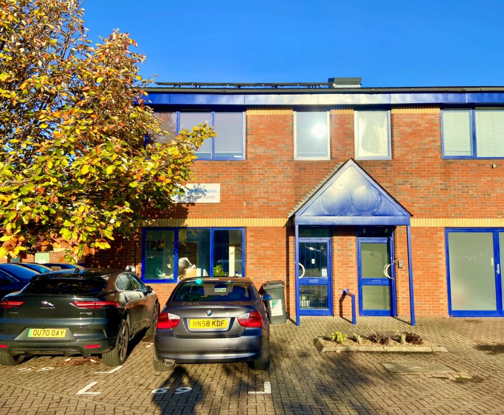 67-69 Knowl Piece, Hitchin for sale Building Photo- Image 1 of 1