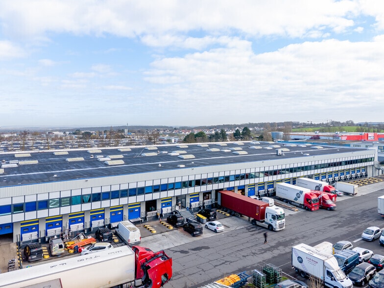 Industrial in Saint-Witz to rent - Building Photo - Image 2 of 15