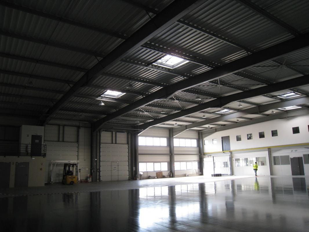 Industrial in Aubagne to rent Interior Photo- Image 1 of 10