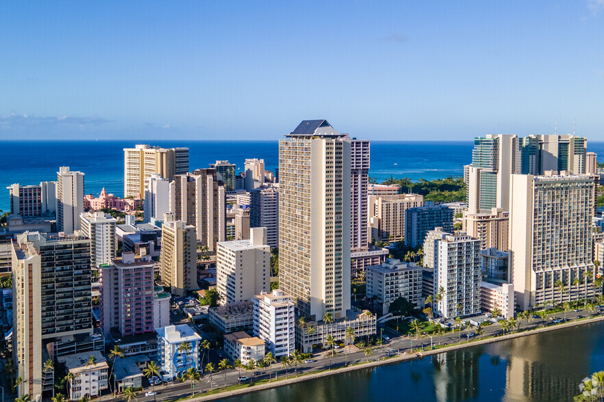 445 Seaside Ave, Honolulu, HI for rent - Aerial - Image 3 of 5