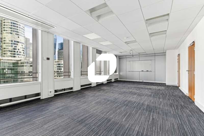 1-9 Place De La Pyramide, Puteaux to rent - Interior Photo - Image 3 of 6