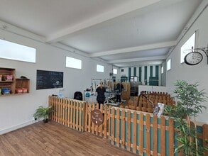 2 The Broadway, Surbiton to rent Interior Photo- Image 1 of 1