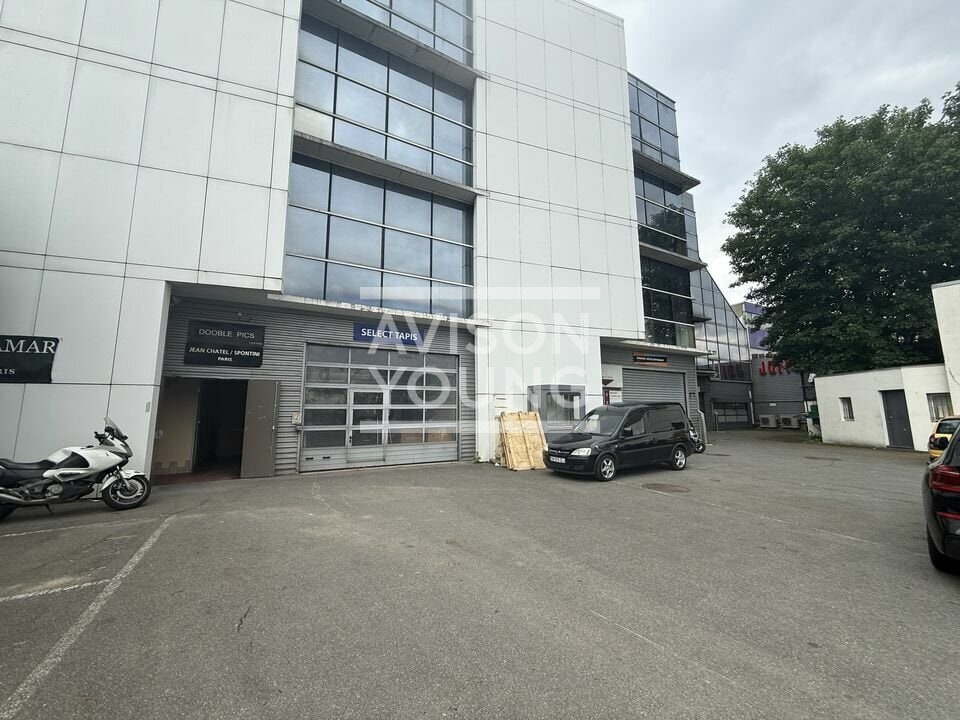 Light Industrial in LA PLAINE SAINT DENIS to rent Building Photo- Image 1 of 5
