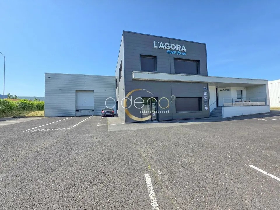 Location Entrepôt 141 m² - Photo 1
