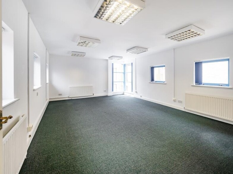 10 Bradley St, Manchester to rent - Building Photo - Image 3 of 8