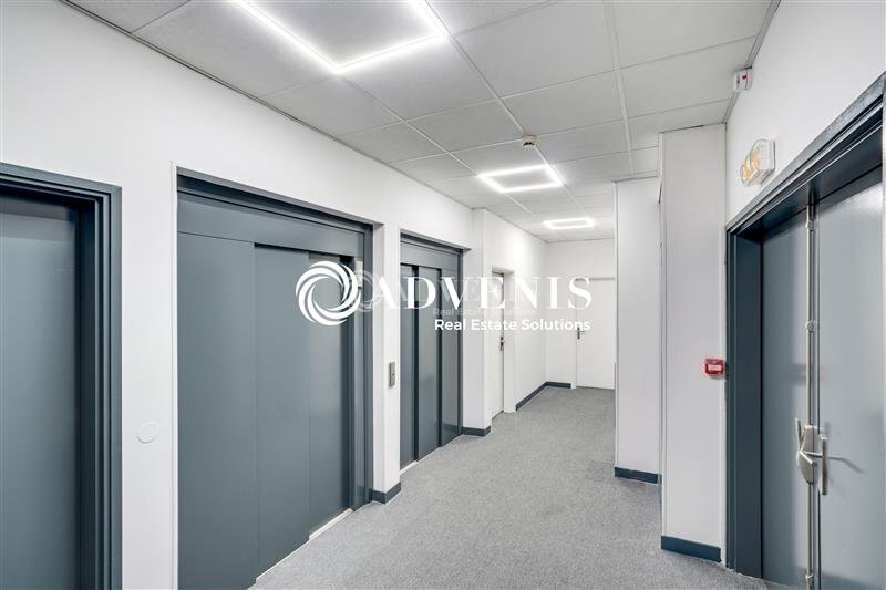 Office in Chessy for sale - Lobby - Image 3 of 12