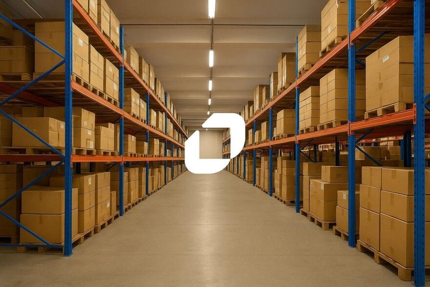 Light Industrial in Montrouge to rent - Interior Photo - Image 1 of 2