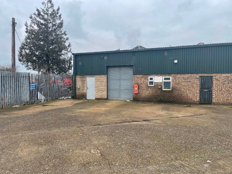 Cambria Close, Canvey Island for sale - Building Photo - Image 1 of 1