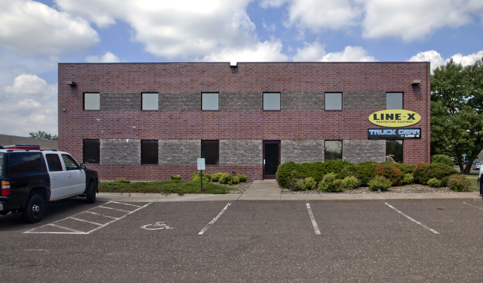 1160-1170 Red Fox Rd, Arden Hills, MN for rent - Building Photo - Image 2 of 5