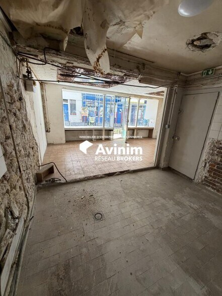 Retail in Paris to rent - Building Photo - Image 2 of 2