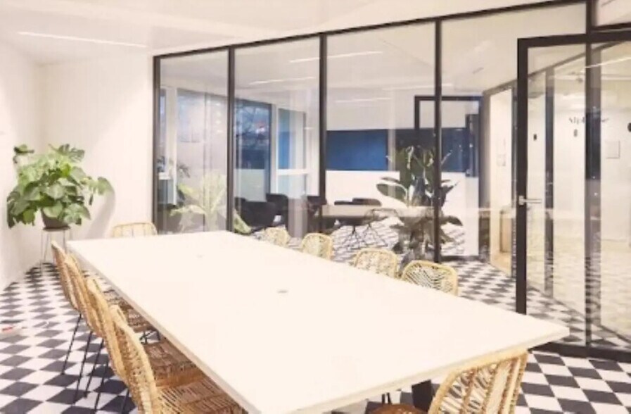 1 Rue Du 8 Mai 1945, Clichy to rent - Building Photo - Image 3 of 5