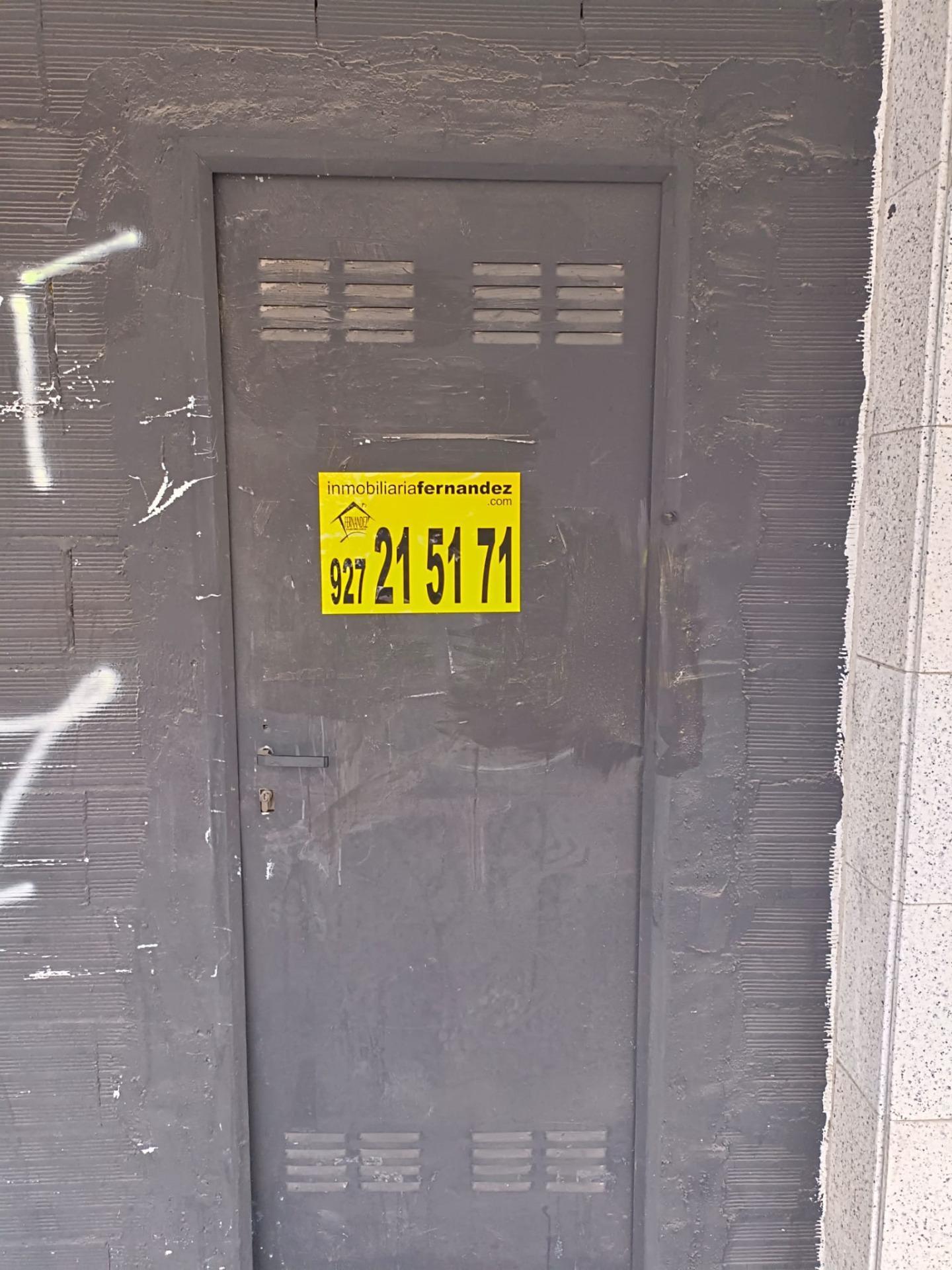 Retail in Cáceres, Cáceres to rent Primary Photo- Image 1 of 3