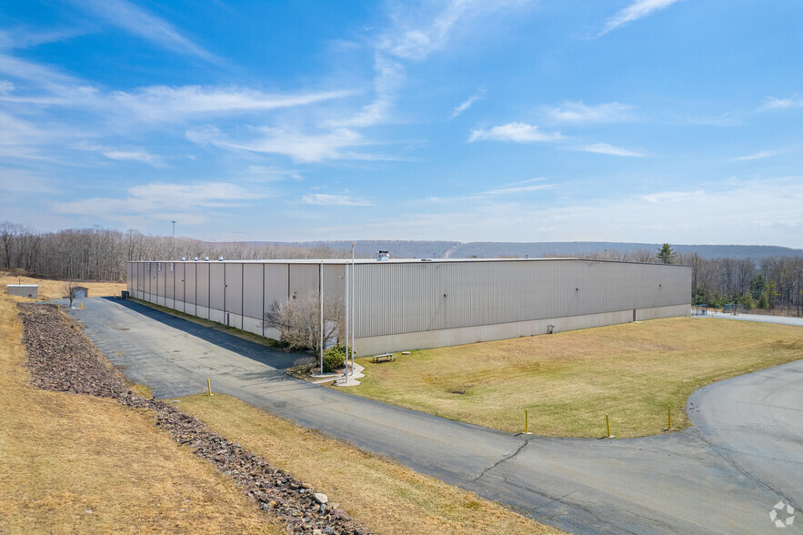 92 Progress Ave, Tamaqua, PA for rent - Building Photo - Image 3 of 6