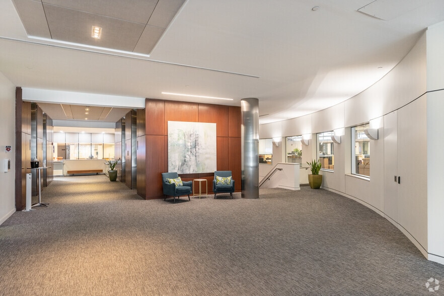 555 E Lancaster Ave, Radnor, PA to rent - Interior Photo - Image 2 of 10