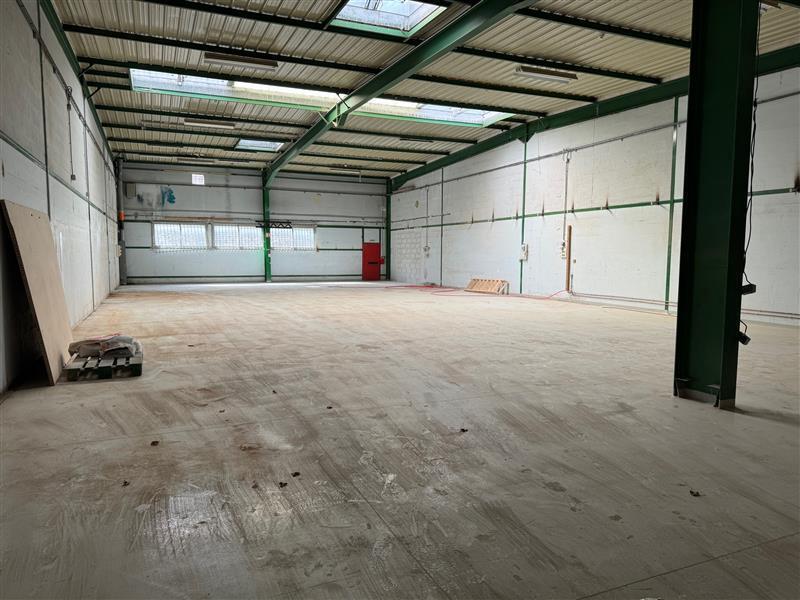 Light Industrial in Lognes to rent Interior Photo- Image 1 of 4