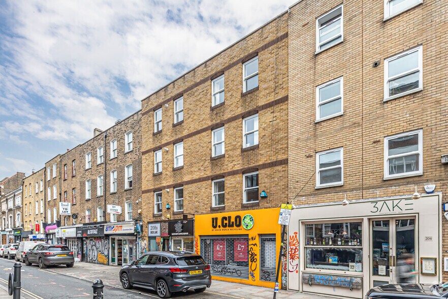 208 Brick Ln, London to rent - Primary Photo - Image 1 of 10