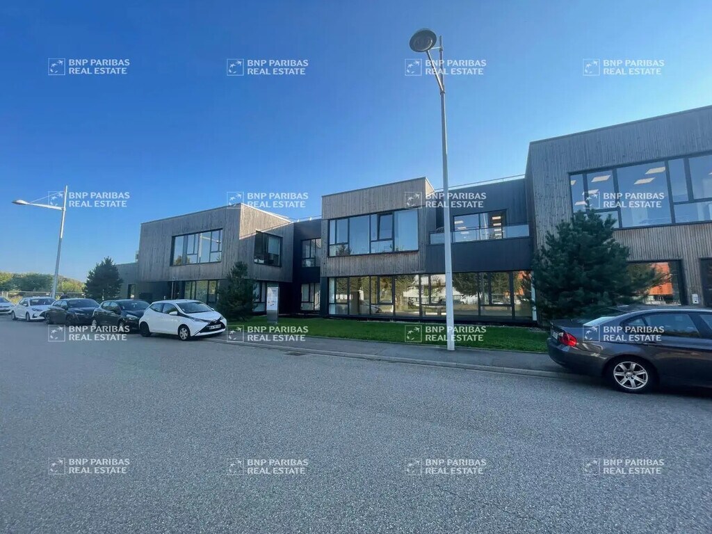 Location Bureaux 302 m² - Photo 1