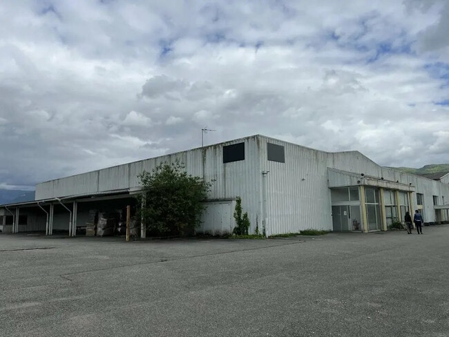Vente Entrepôt 2 700 m²