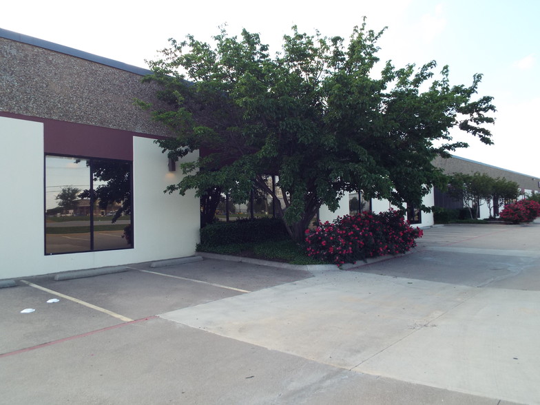 4901-4909 Blue Mound Rd, Fort Worth, TX for rent - Building Photo - Image 2 of 8