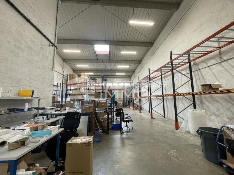 Light Industrial in Vitry-sur-Seine to rent - Interior Photo - Image 1 of 5