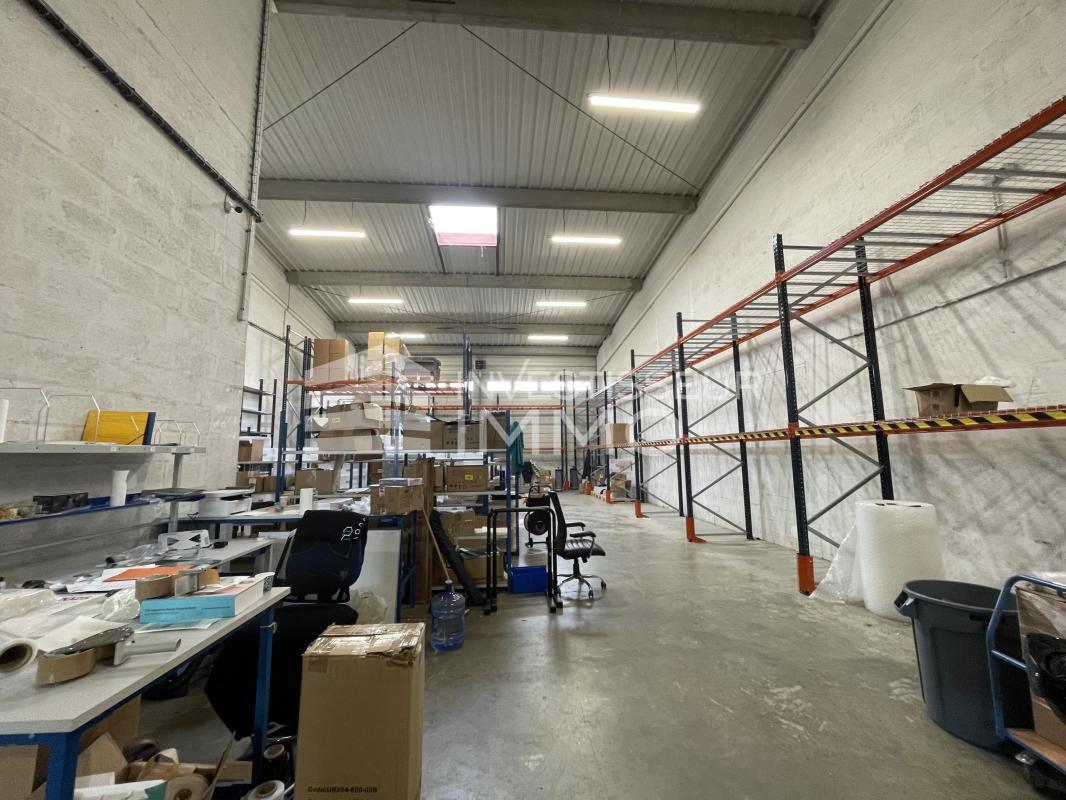 Light Industrial in Vitry-sur-Seine to rent Interior Photo- Image 1 of 6