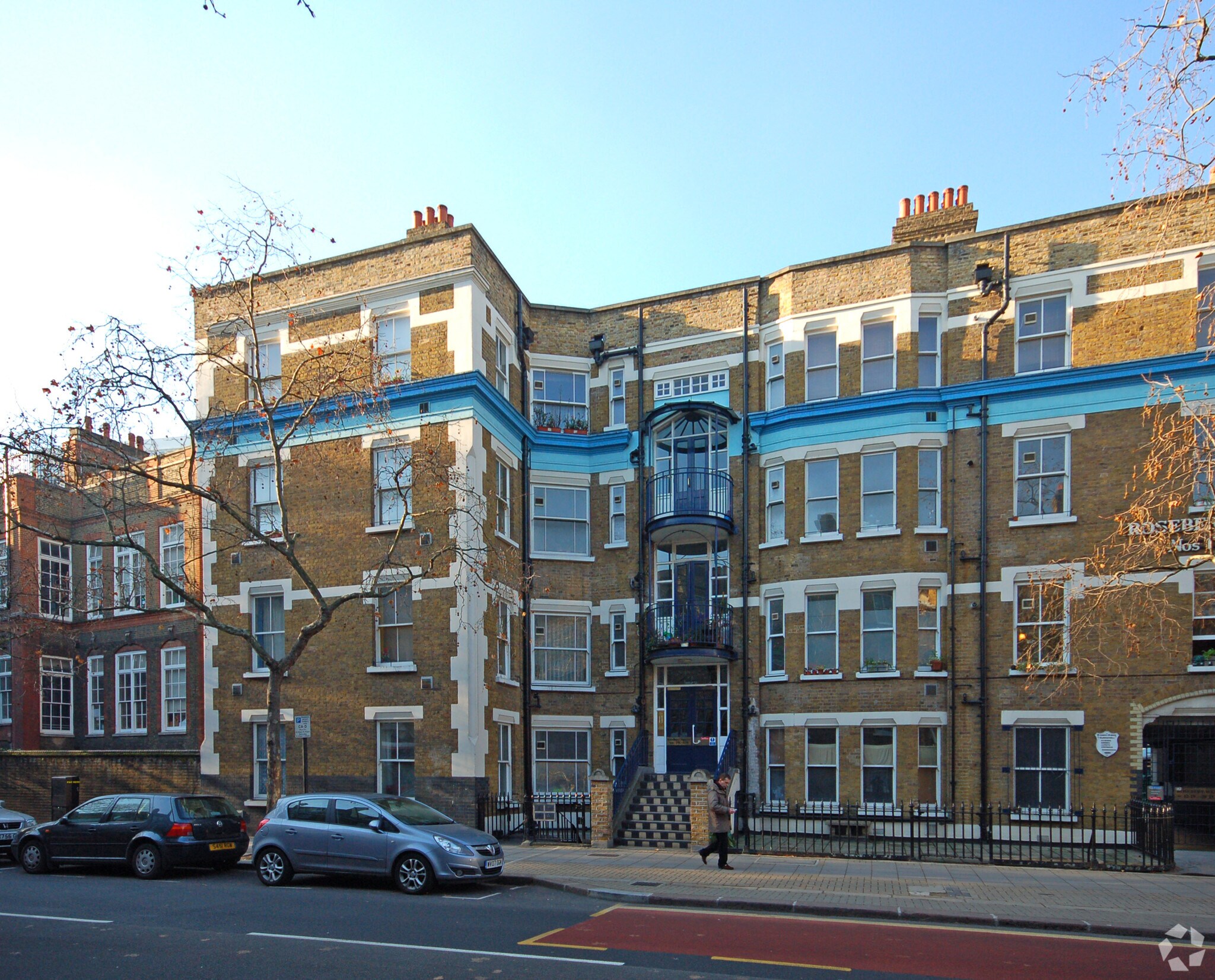 1 Rosebery Ave, London to rent Primary Photo- Image 1 of 23