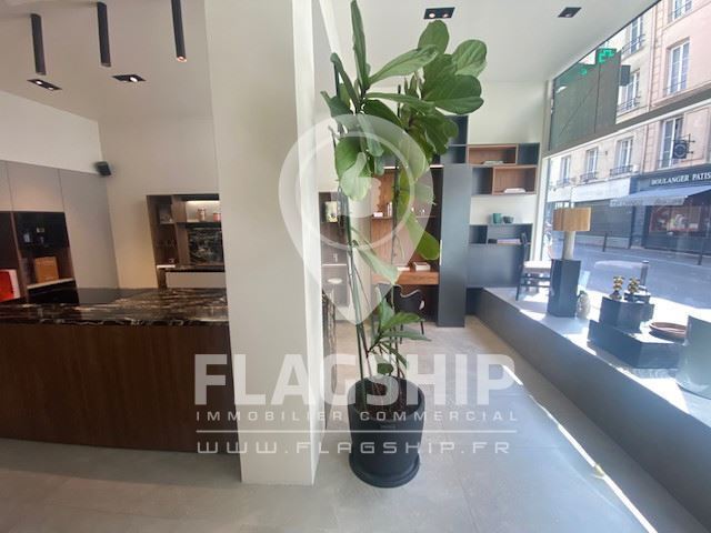 Retail in Saint-Germain-en-Laye to rent - Building Photo - Image 2 of 8