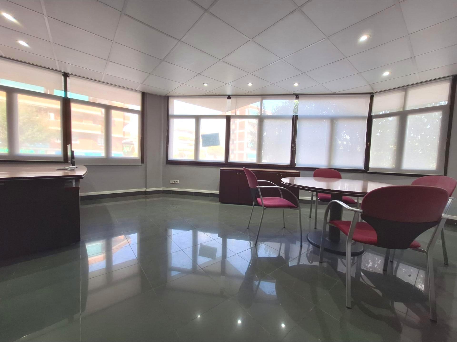 Retail in Barberà del Vallès, Barcelona to rent Interior Photo- Image 1 of 18