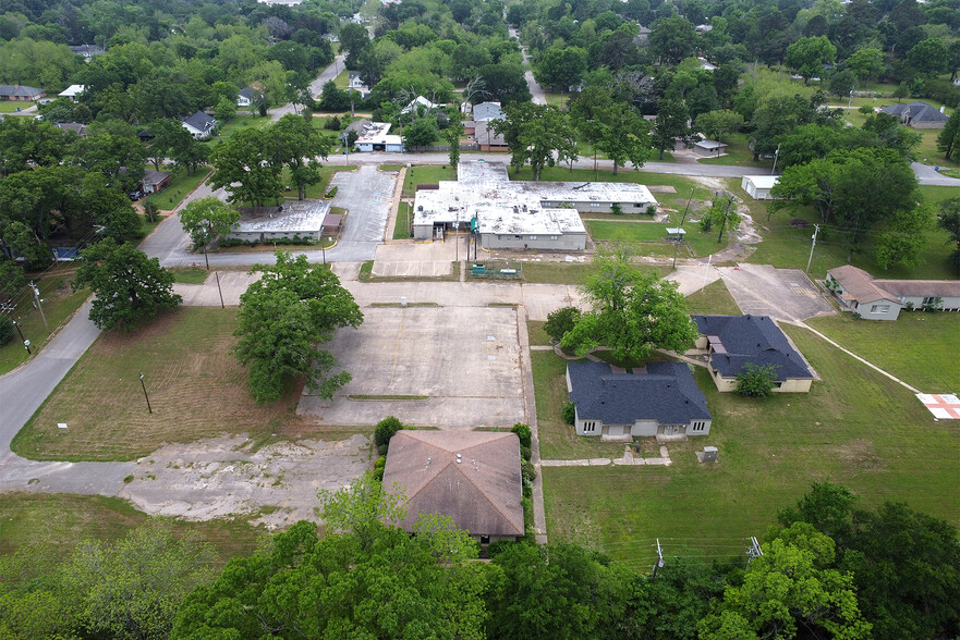 707 N Waldrip St, Grand Saline, TX for rent - Building Photo - Image 3 of 36