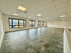 8 RUE DENIS PAPIN, Trappes to rent Interior Photo- Image 2 of 2