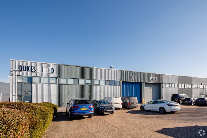 Dukes Rd, London for sale - Primary Photo - Image 1 of 1