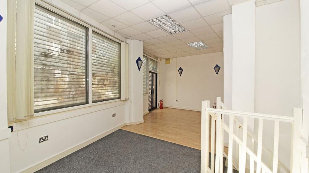 185-187 Queens Rd, London to rent - Interior Photo - Image 3 of 12